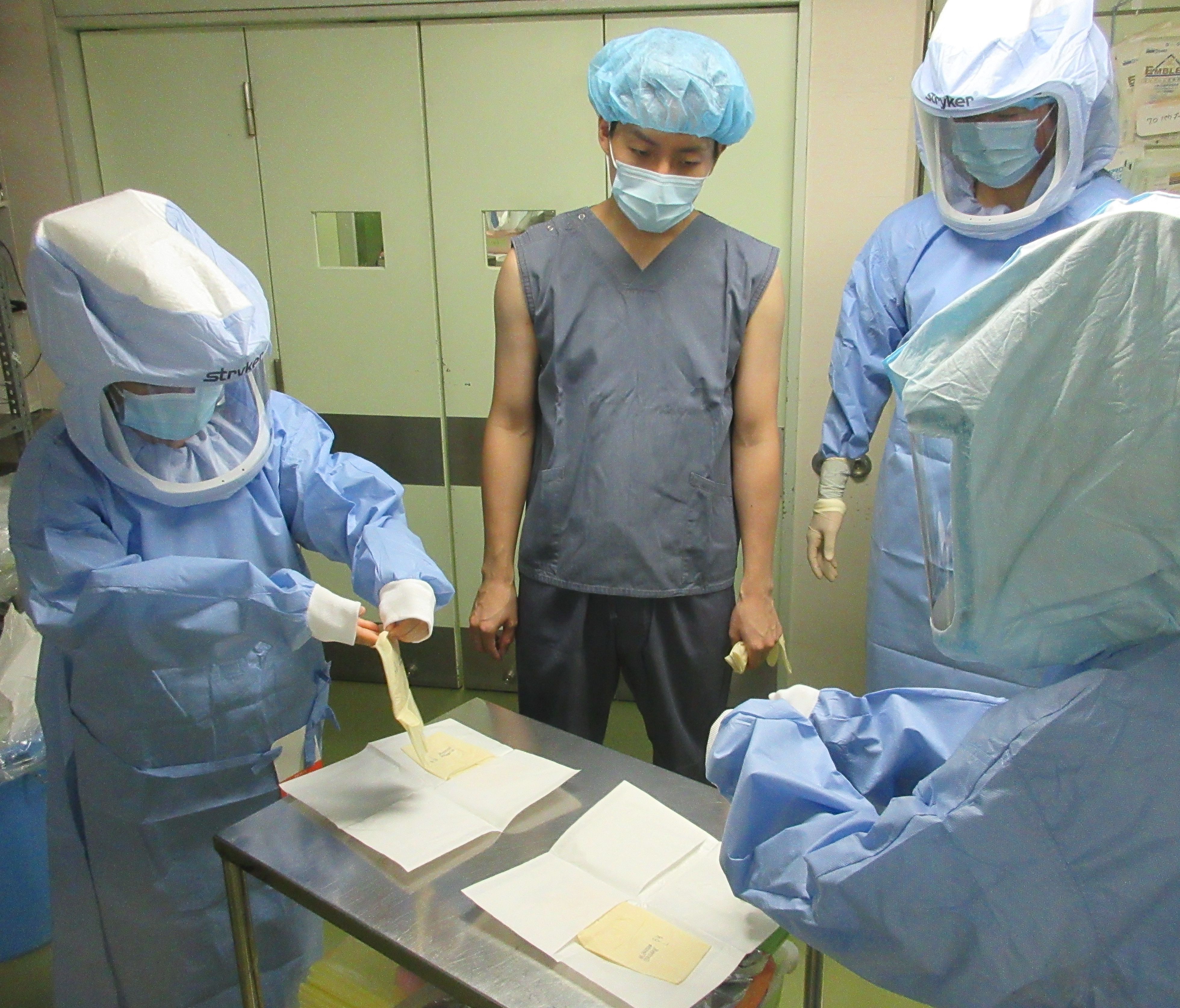 手術室見学 ガウンテクニックを学びました
